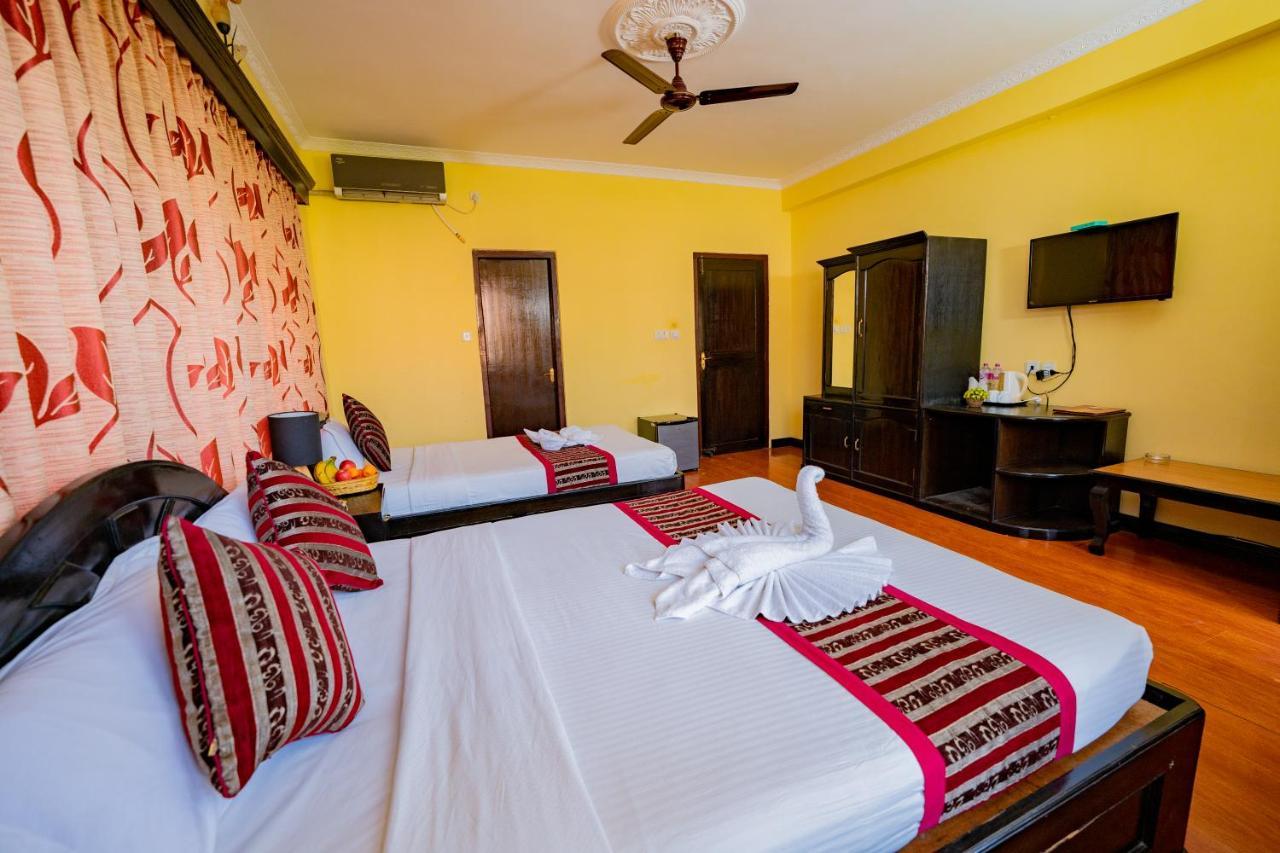 Hotel Bougainvillea Покхара Экстерьер фото