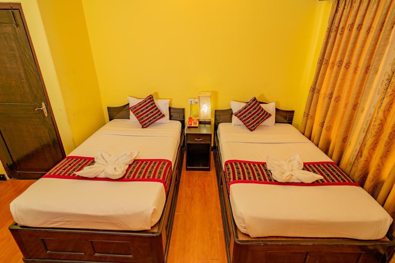 Hotel Bougainvillea Покхара Экстерьер фото