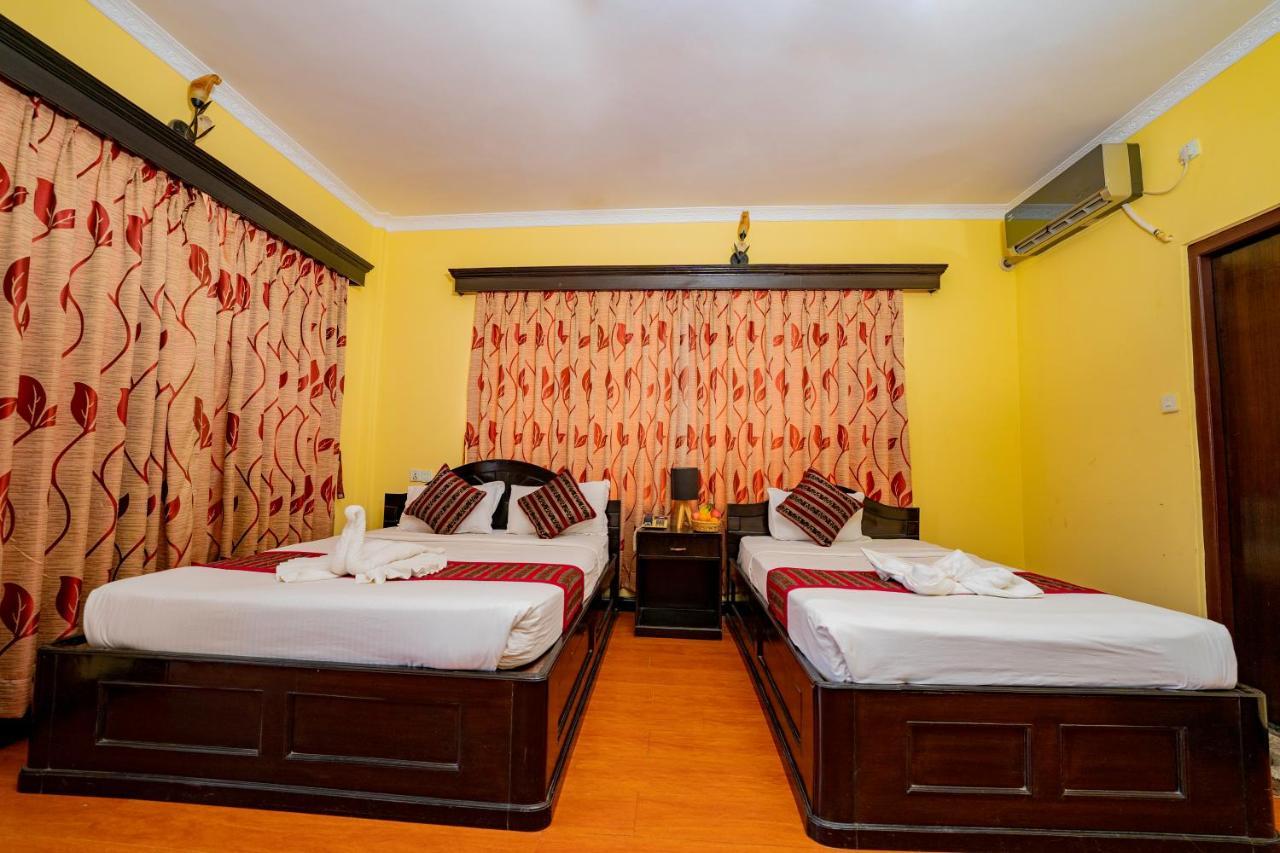 Hotel Bougainvillea Покхара Экстерьер фото