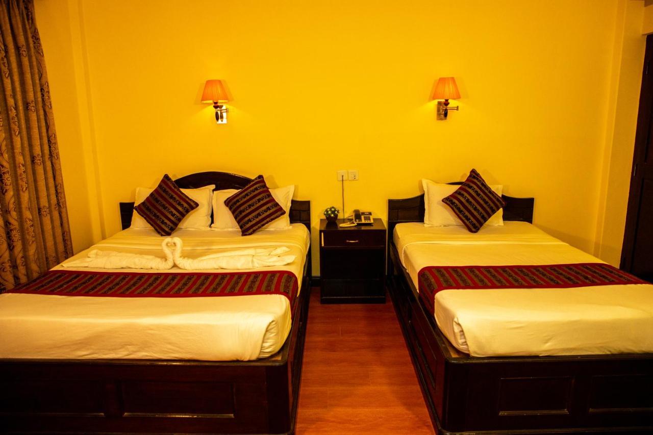 Hotel Bougainvillea Покхара Экстерьер фото