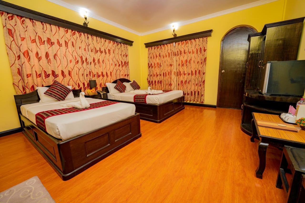 Hotel Bougainvillea Покхара Экстерьер фото