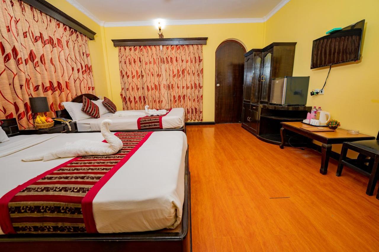 Hotel Bougainvillea Покхара Экстерьер фото