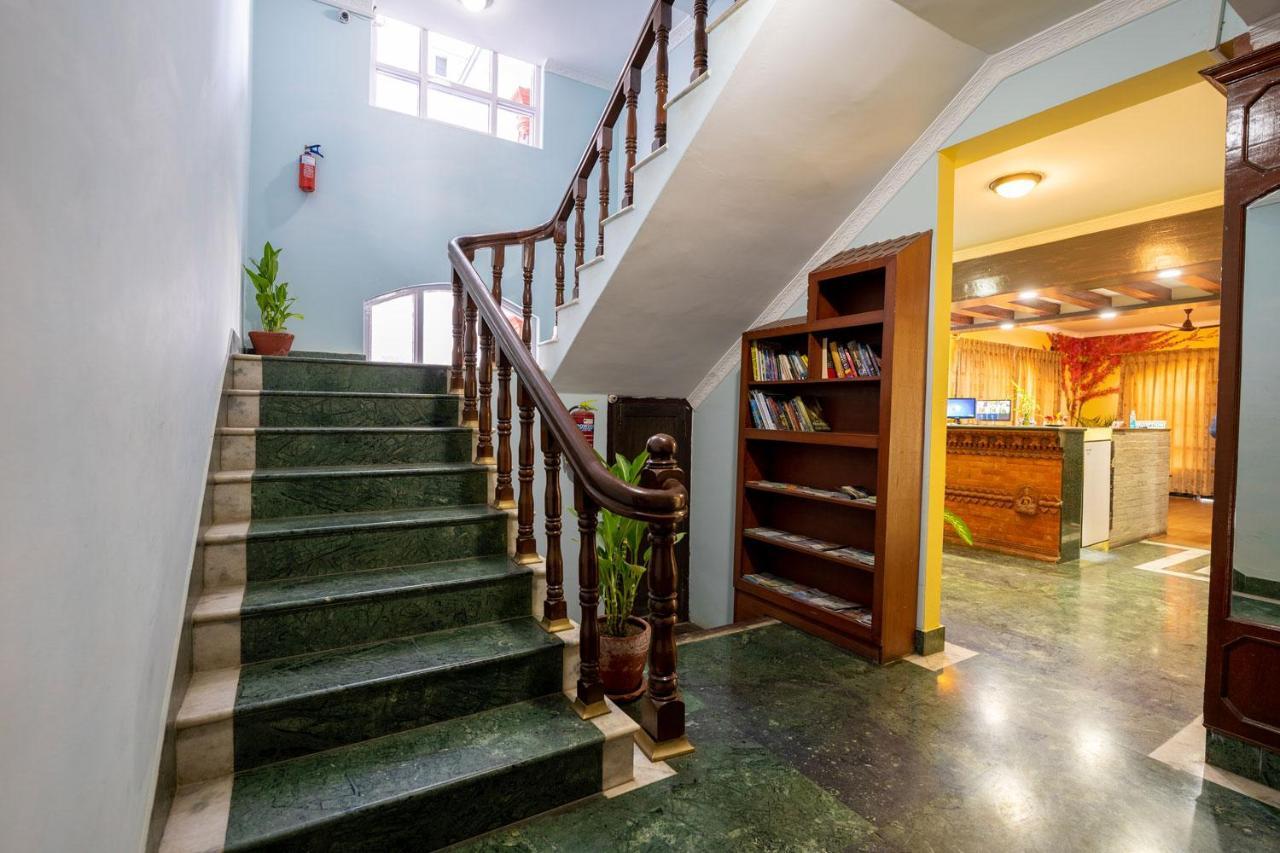Hotel Bougainvillea Покхара Экстерьер фото