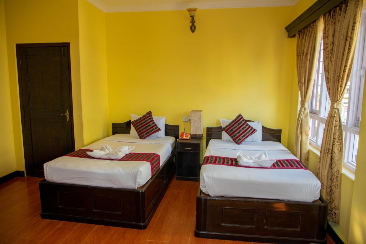 Hotel Bougainvillea Покхара Экстерьер фото