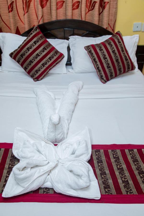 Hotel Bougainvillea Покхара Экстерьер фото