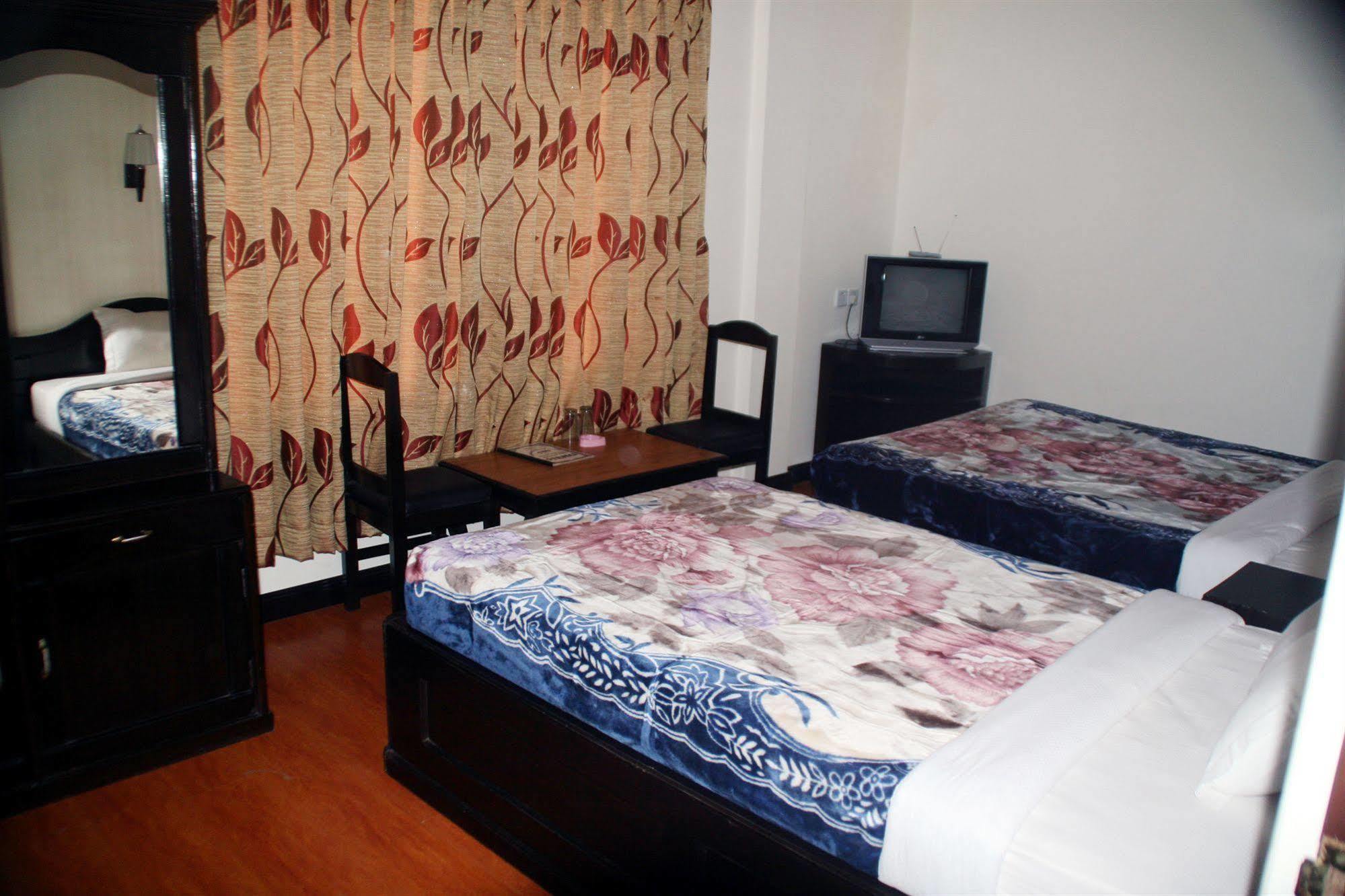 Hotel Bougainvillea Покхара Экстерьер фото