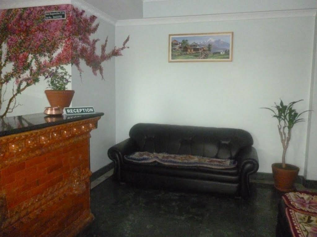 Hotel Bougainvillea Покхара Экстерьер фото