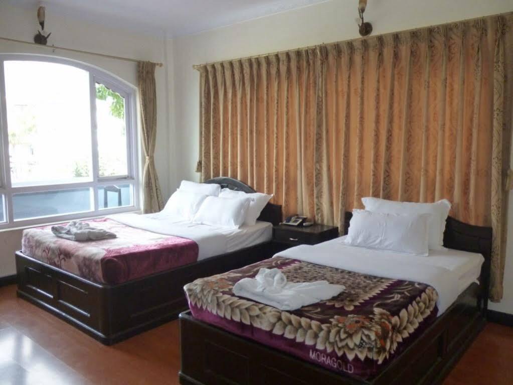 Hotel Bougainvillea Покхара Экстерьер фото