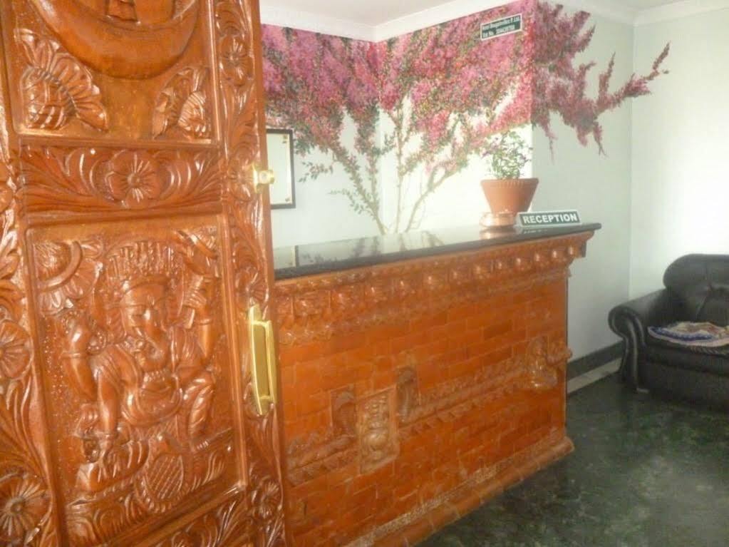 Hotel Bougainvillea Покхара Экстерьер фото