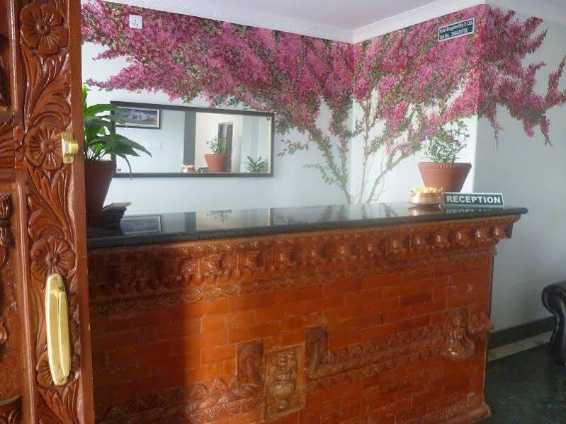Hotel Bougainvillea Покхара Экстерьер фото