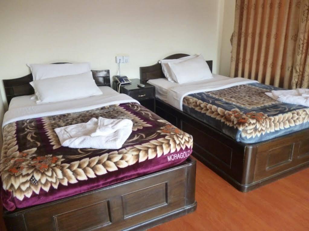 Hotel Bougainvillea Покхара Экстерьер фото
